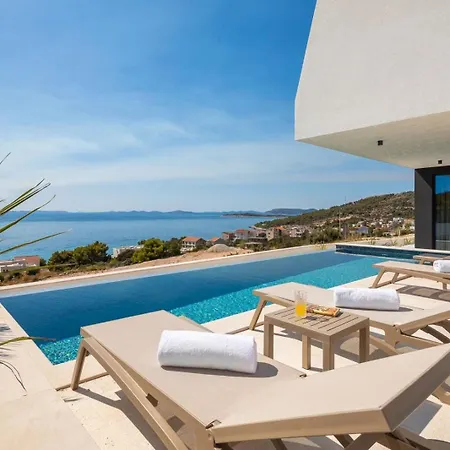 Oliva Zadarvillas *