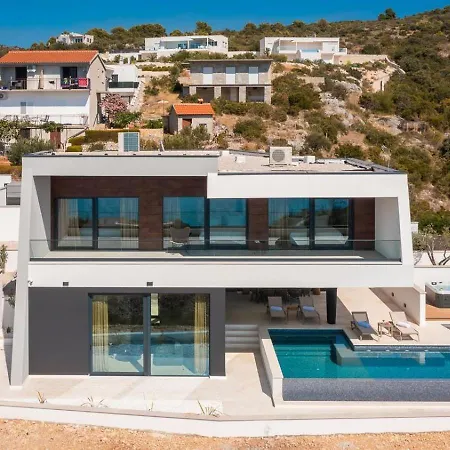 Oliva Zadarvillas * Dolac