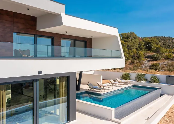 Oliva Zadarvillas Vila *